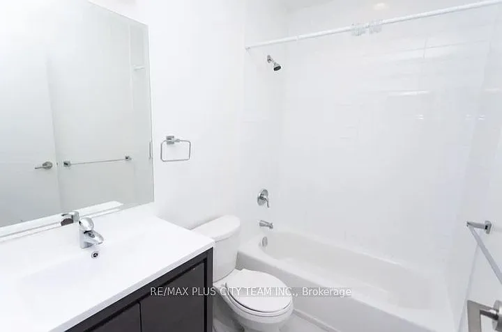 686 Bathurst St #204 — Photo 12