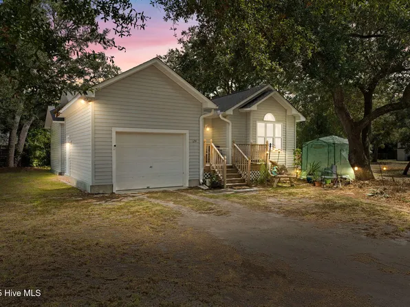 124 NW 8th Street, Oak Island, NC 28465