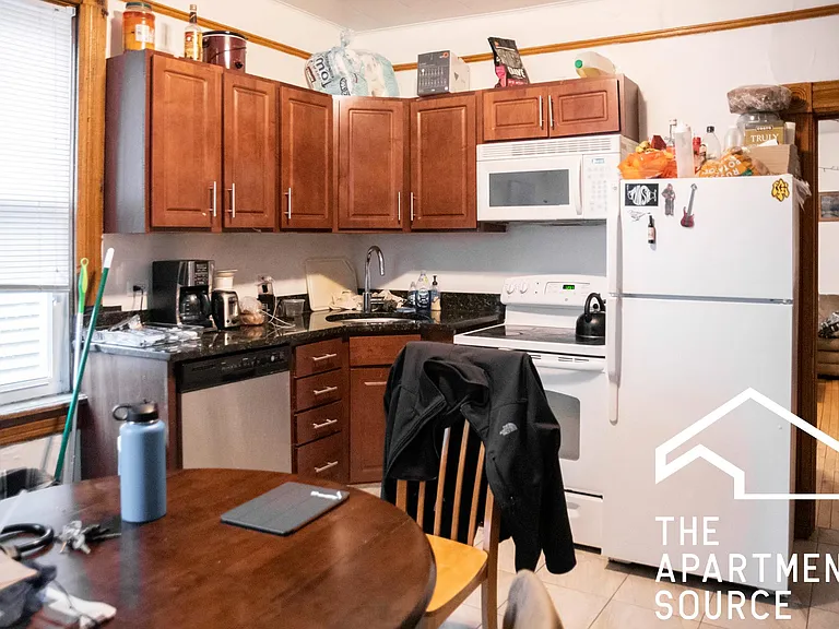 2616 N Marshfield Ave #CH — Photo 1