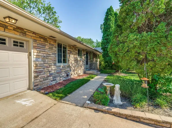 10179 Uplander St NW, Coon Rapids, MN 55433