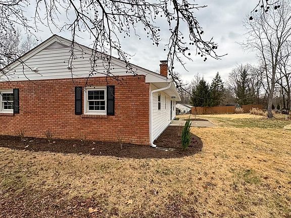 3rd image of 9651 Beech Dr