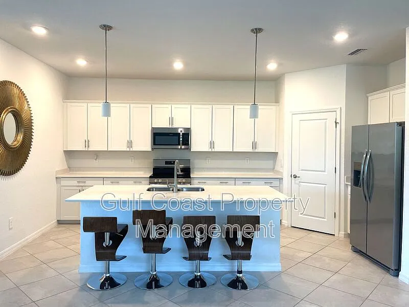 4 bed, 3.0 bath, 2035 sqft, $3,800 — Photo 4
