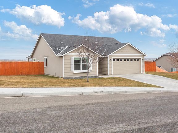 2nd image of 3705 Artesia Dr