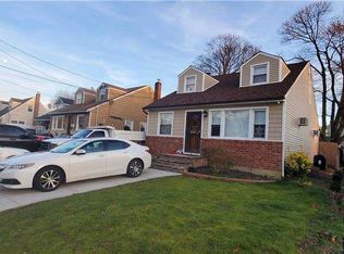 80 E Pennywood Ave, Roosevelt, NY 11575