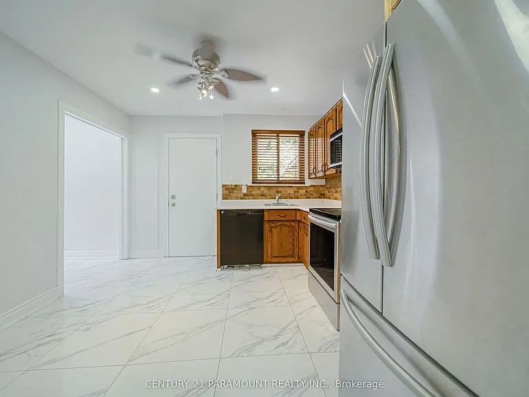 11 Gondola Cres — Photo 7