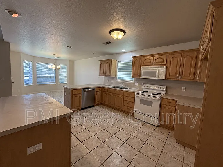 3101 N 1st St — Photo 7
