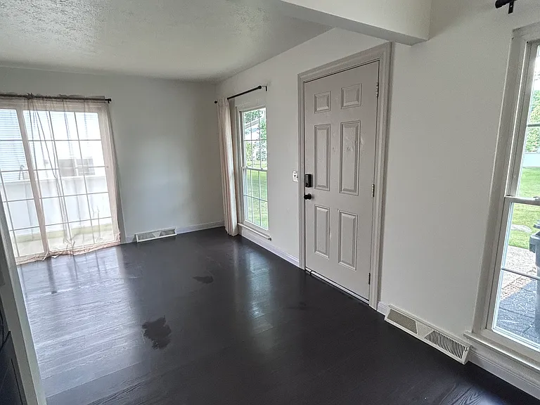 6553 Engle Rd — Photo 6