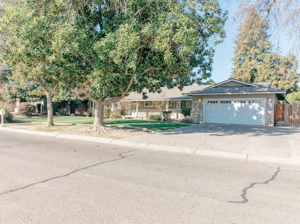 3226 W Royal Oaks Drive, Visalia, CA 93277