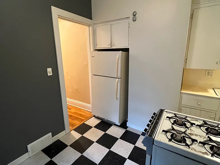 623 Cherry St SE #4 — Photo 2