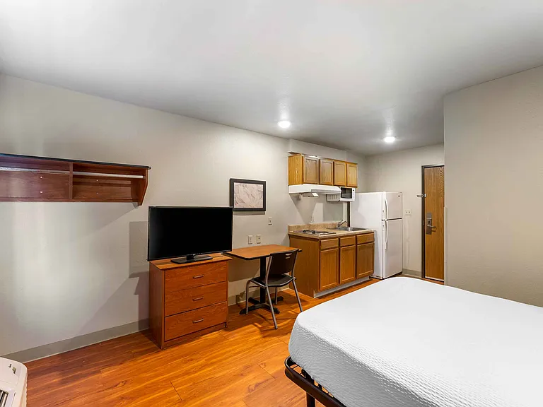 Studio Suite - 1 Full Bed