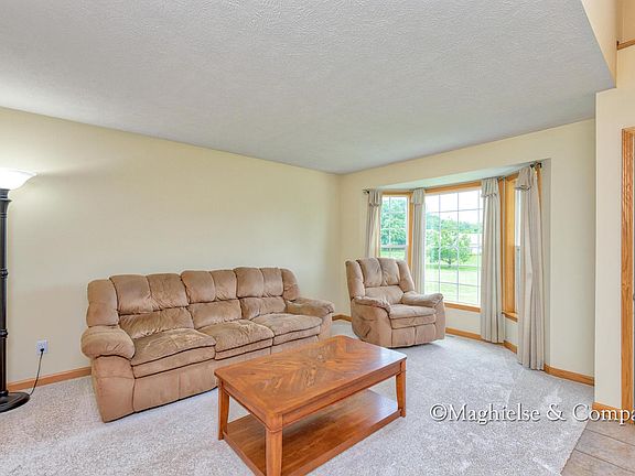 3rd image of 10169 Meadowgate Dr NE