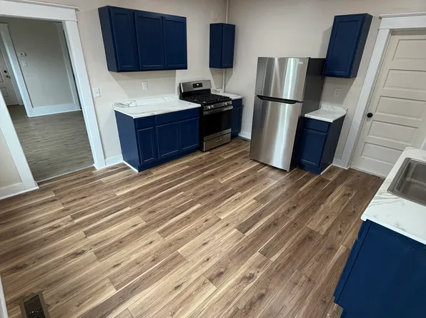 323 1/2 E Main St #1, Amsterdam, NY 12010