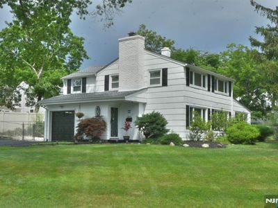 16 Malcolm St, Waldwick, NJ, 07463