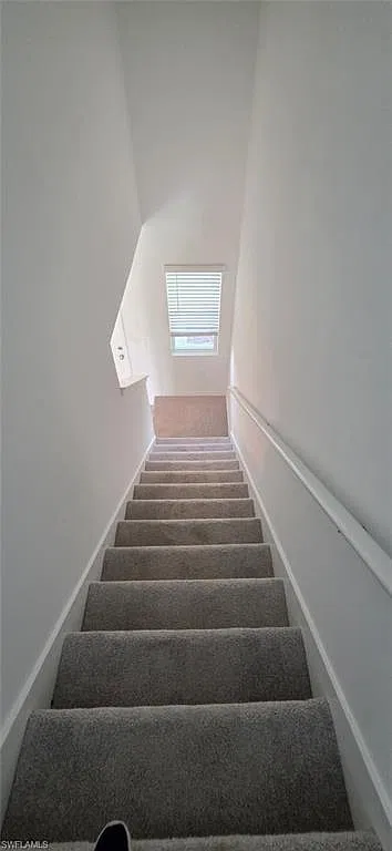 5 bed, 2.5 bath, 2092 sqft, $2,850 — Photo 4