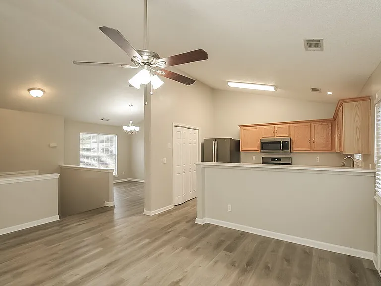 9447 Rollinghills Dr — Photo 5