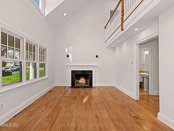 3rd image of 34 Macarthur Dr