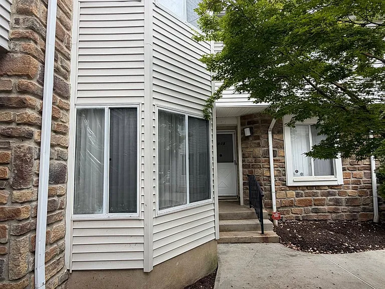 1034 Schmidt Ln — Photo 3