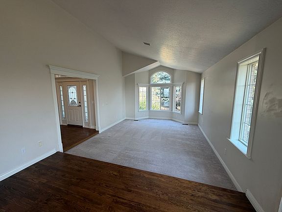 3rd image of 1835 N Beechwood Dr