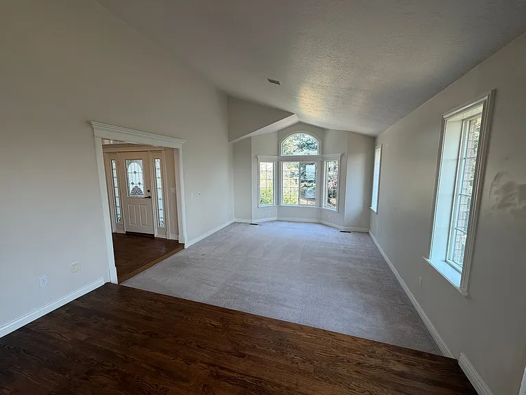 1835 N Beechwood Dr — Photo 3
