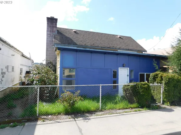 644 8th St, Myrtle Point, OR 97458