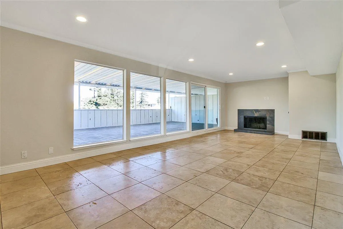 2 bed, 2000 sqft, $4,200 — Photo 3