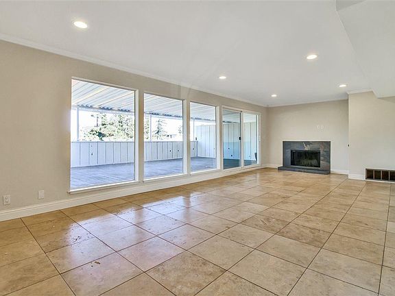 3rd image of 1567 Regent St #301