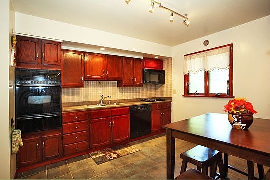 5th image of 667 Harvard St