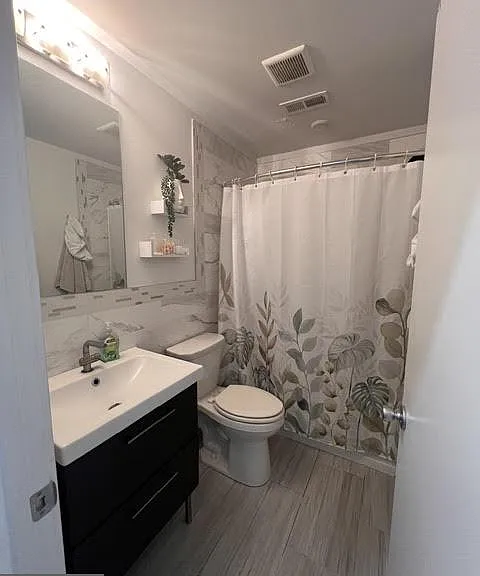 2204 Christian St #2 — Photo 7