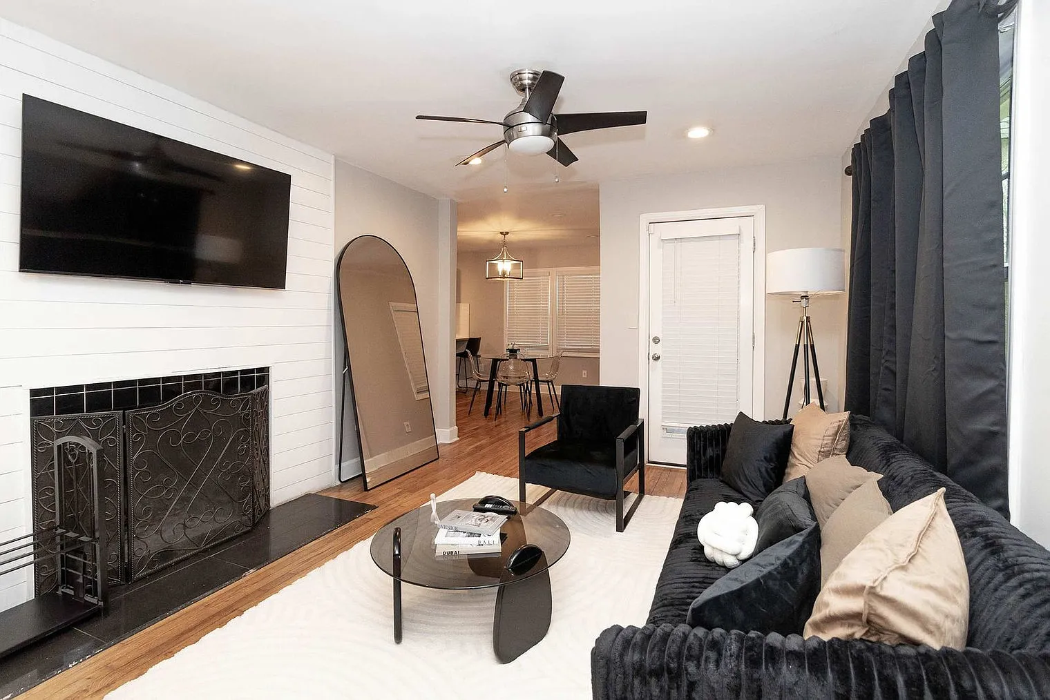 3 bed, 1.0 bath, $3,561 — Photo 4