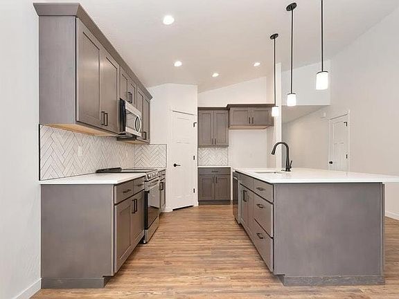 4th image of 1161 Jersey St