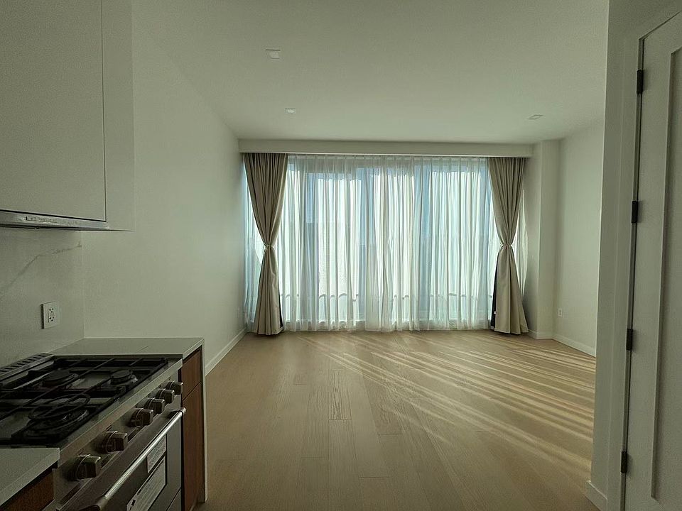1st image of 3532 Leavitt St #2