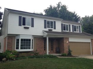25122 S Magdalena St, Harrison Township, MI 48045