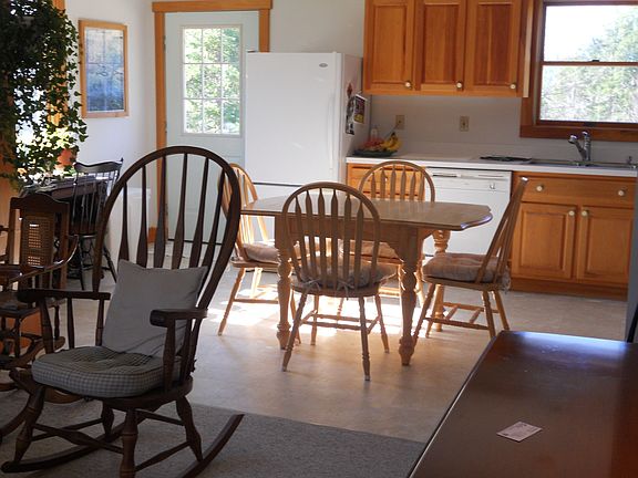 3rd image of 27 Kingsley Ln