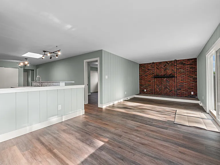 29131 Coolidge St — Photo 4