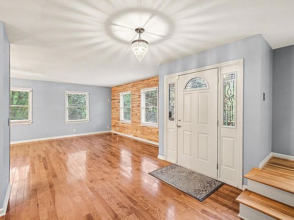 5th image of 406 Hicks Rd