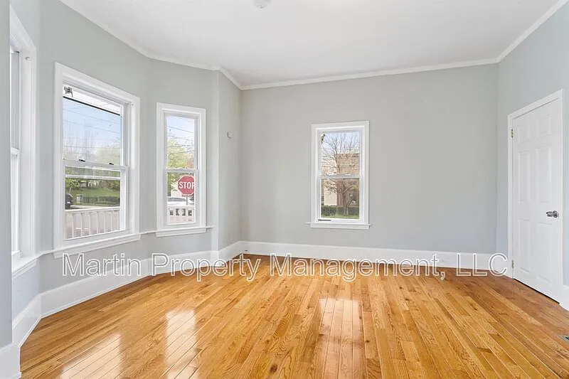 2 bed, 1.0 bath, 704 sqft, $2,800 — Photo 4