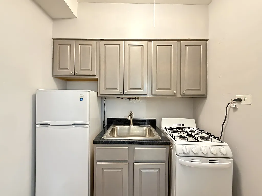 3644 N Albany Ave — Photo 3