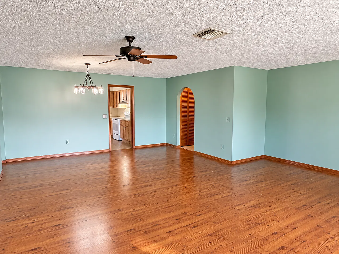 2/2/2 home with fenced backyard in Ft Pierce — Photo 4