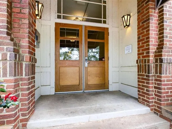 600 College St Unit 202, Hapeville, GA 30354