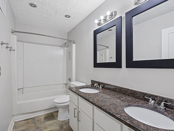 4th image of 2 Camelot Ct #2