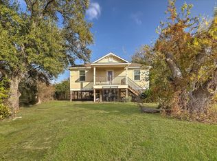 104 Macarthur St, Baytown, TX 77520