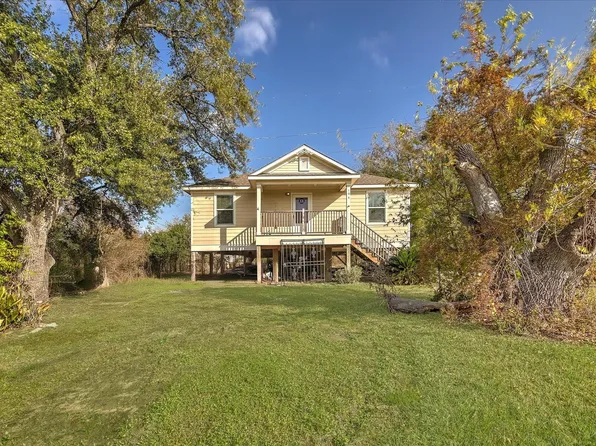 104 Macarthur St, Baytown, TX 77520