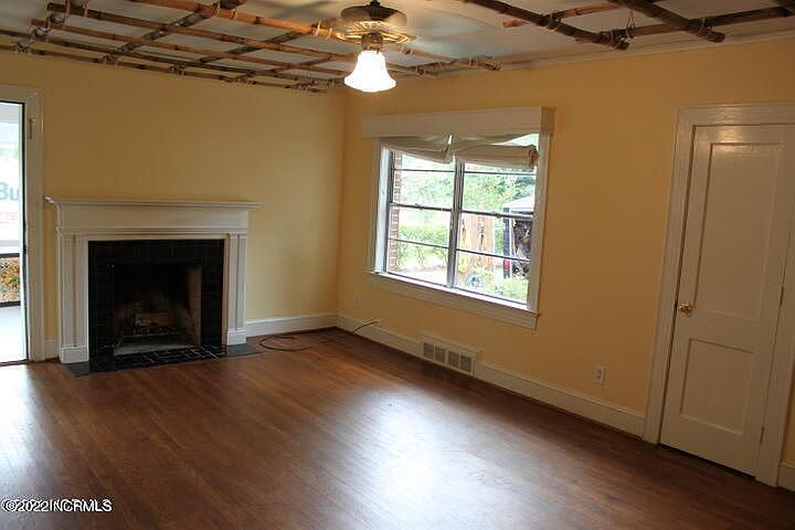 1st image of 1705 E 4th St