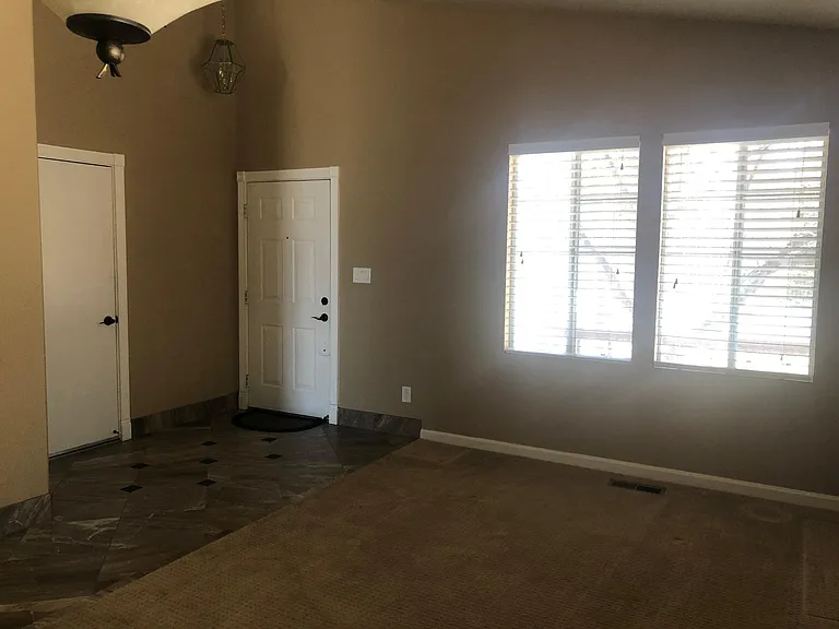 1810 Saturno Heights Dr — Photo 4