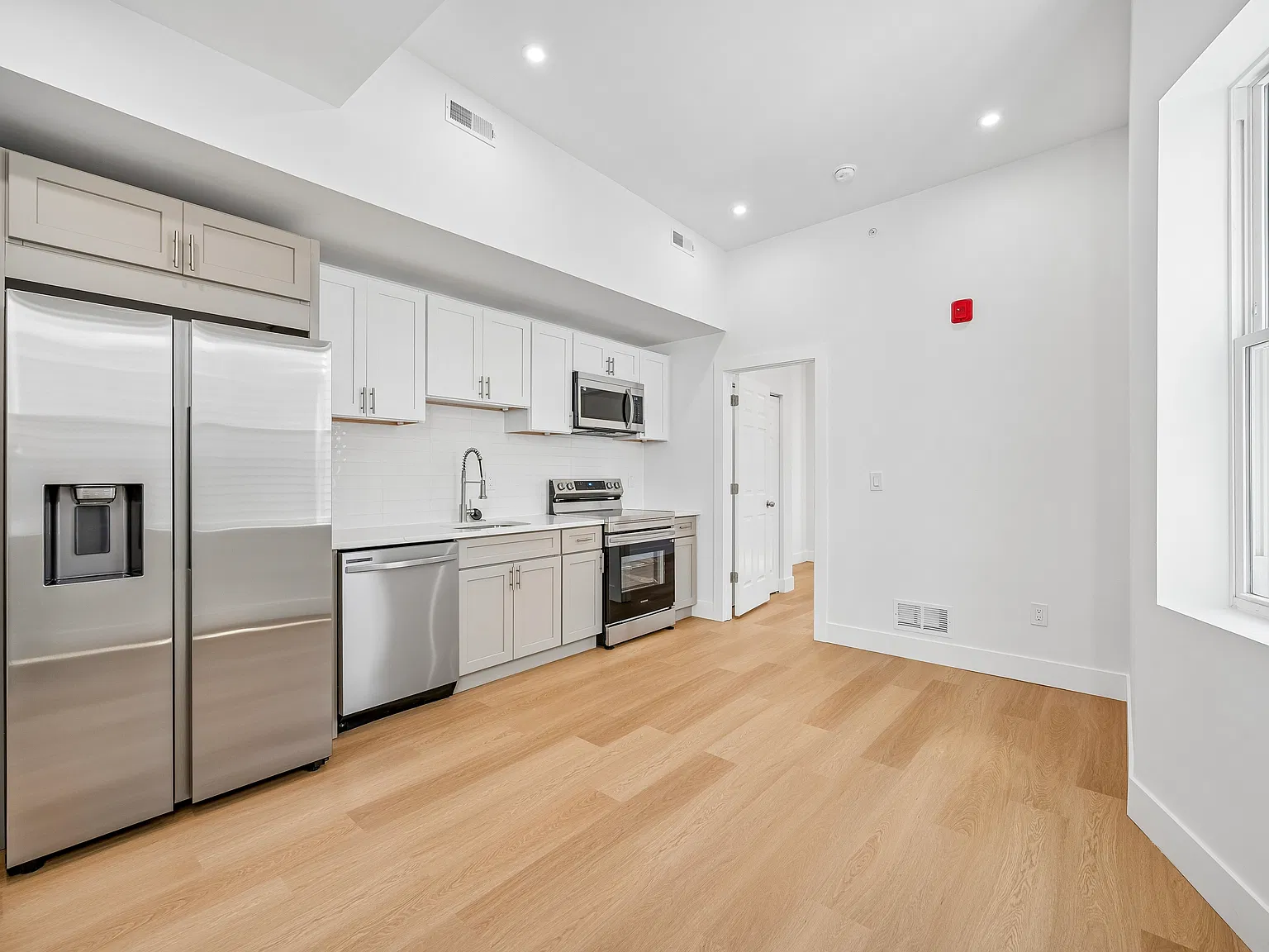 2 bed, 750 sqft, $2,000 — Photo 2