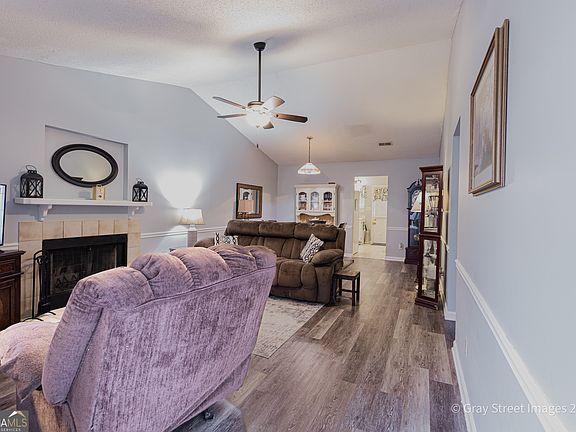 3rd image of 2019 Shields Rd #8