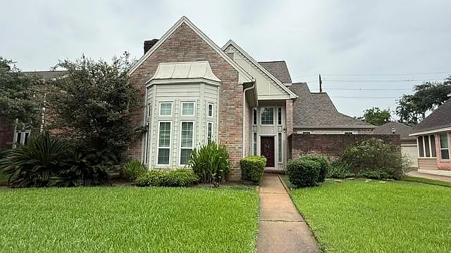 907 Goldfinch Ave