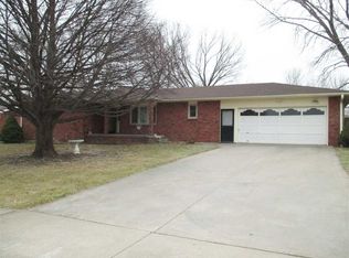 1321 Country Club Ln, Beatrice, NE 68310