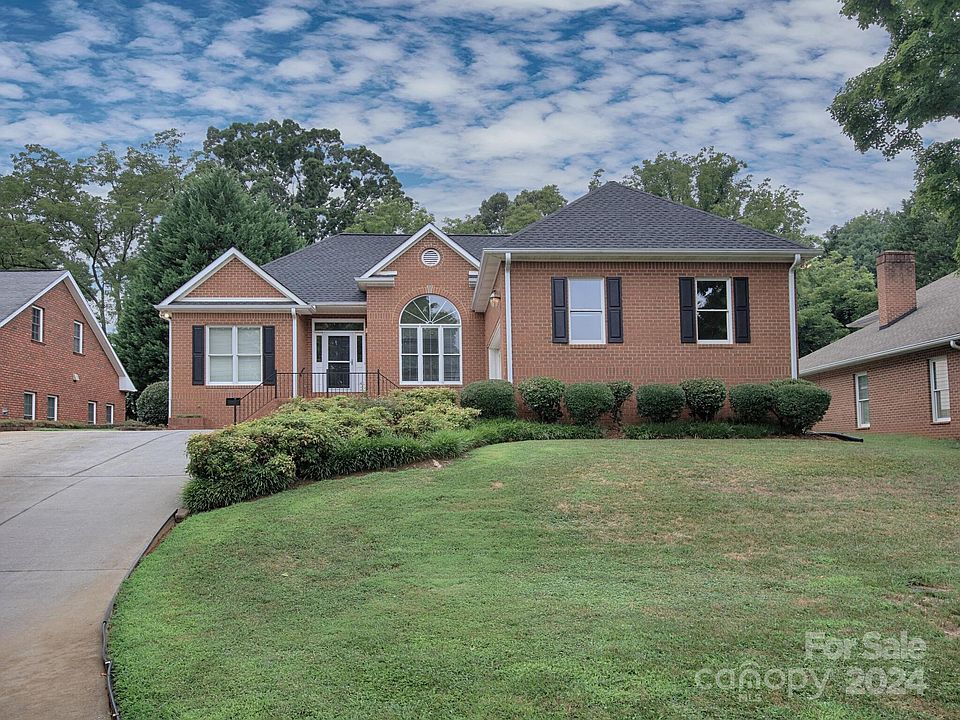 1st image of 943 Argyle Ct