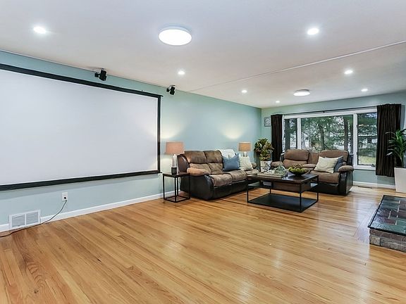 3rd image of 52 Wilkin Dr